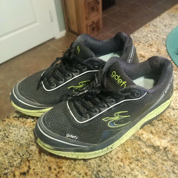 Gdefy Gravity Defyer Mighty Walk Shoes Women Black Neon Green SZ 8.5 - Picture 1 of 12